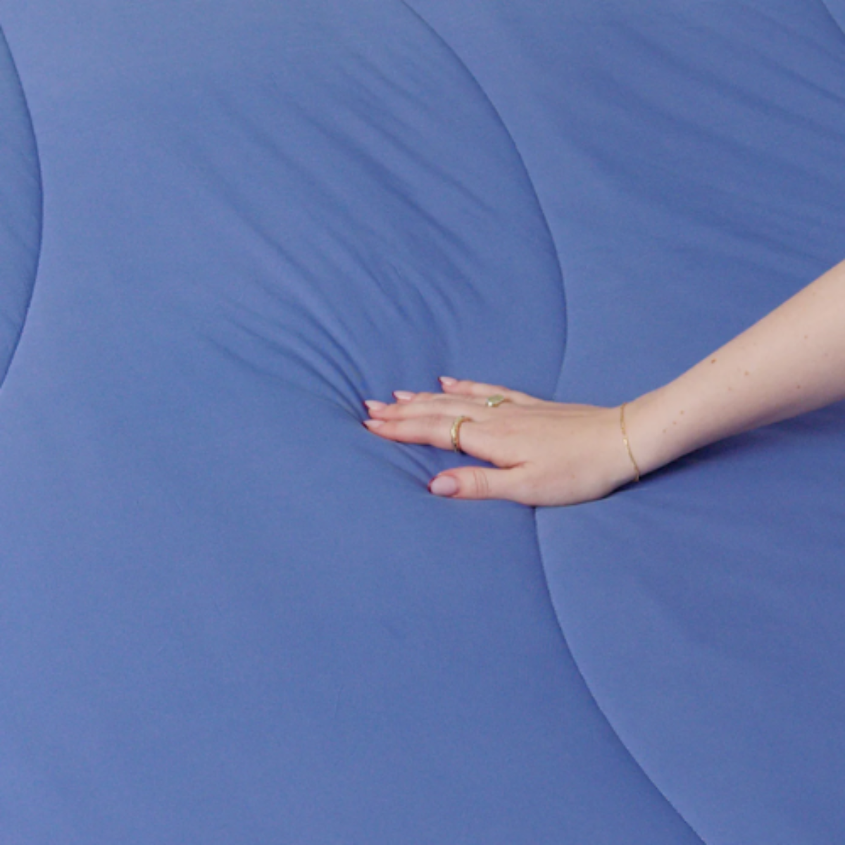 BreeziBlanket™ - Goodbye Night Sweats. Hello Breezi Sleep.