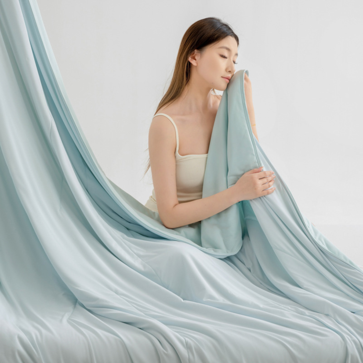 BreeziBlanket™ - Goodbye Night Sweats. Hello Breezi Sleep.